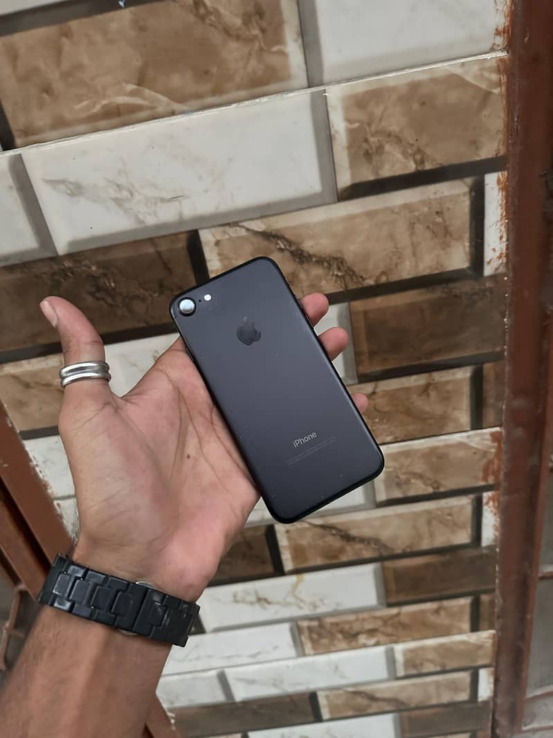 Apple iPhone 7 1