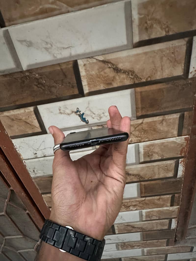Apple iPhone 7 2