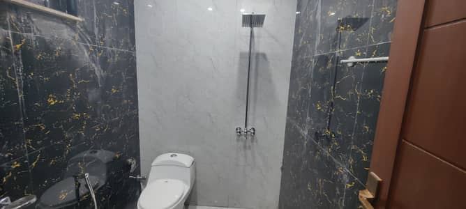 10 Marla Brand New House For Sale