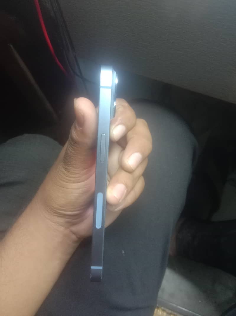 Apple iPhone 14 4