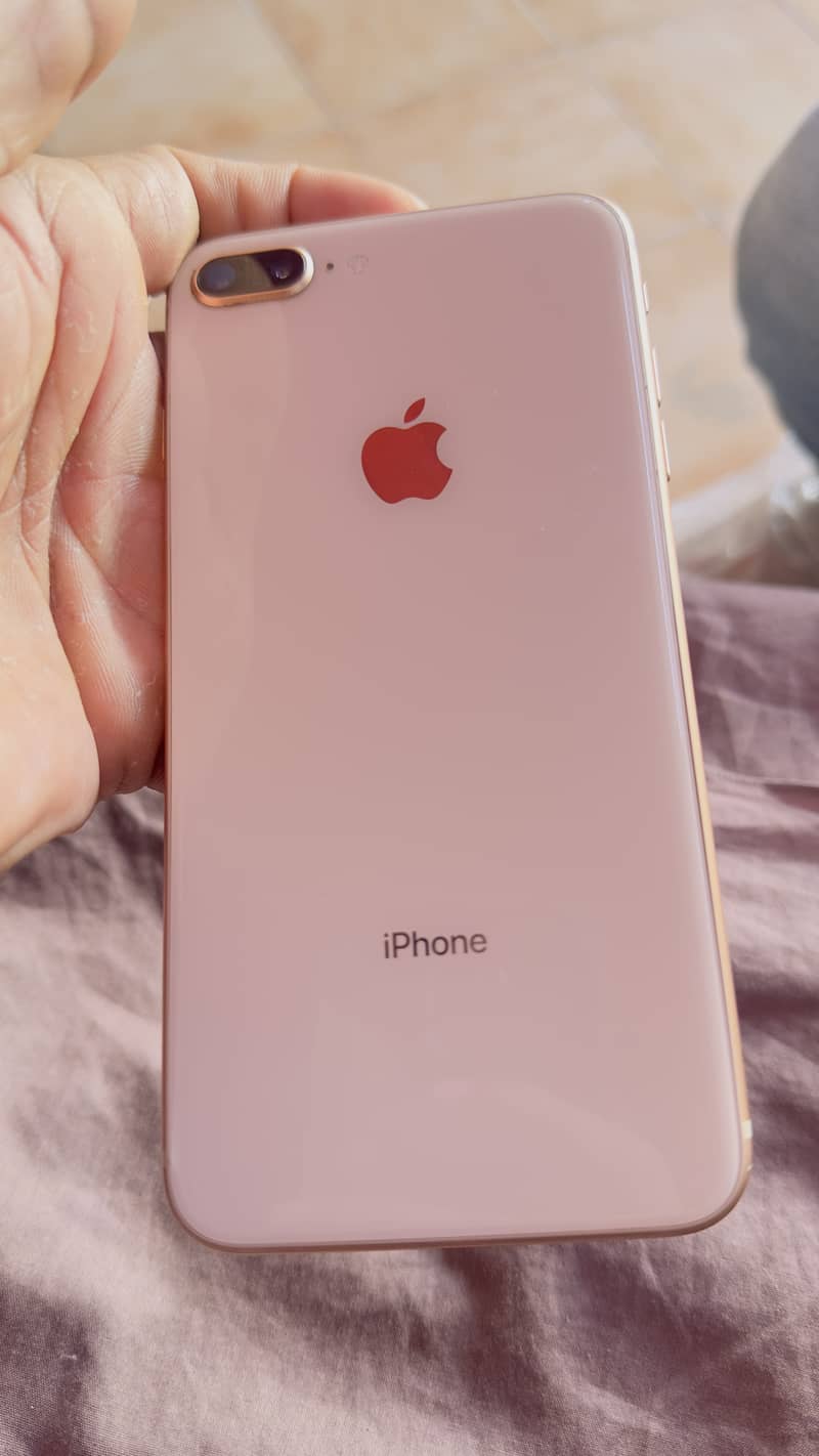 Apple iPhone 8 Plus 1