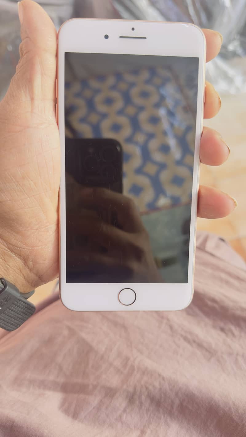 Apple iPhone 8 Plus 3