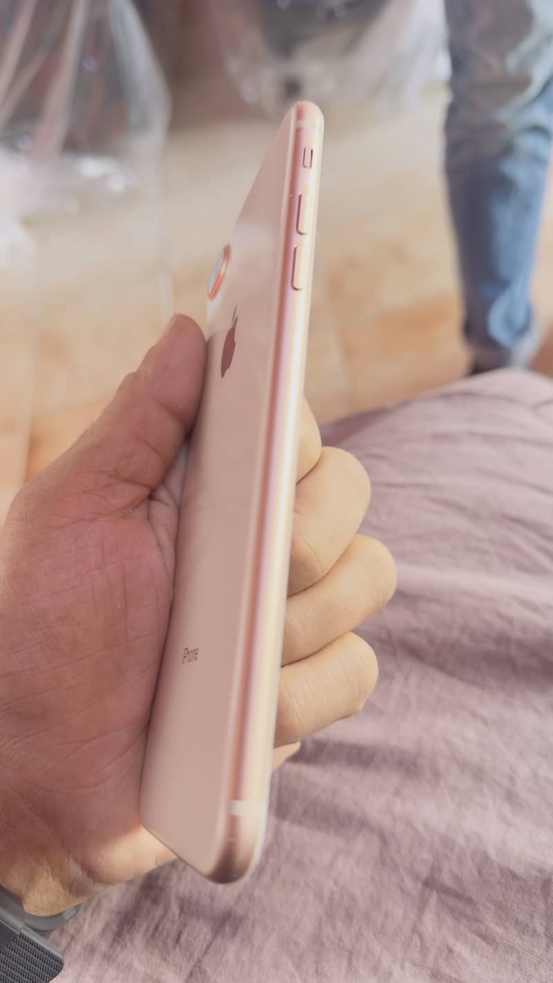 Apple iPhone 8 Plus 4