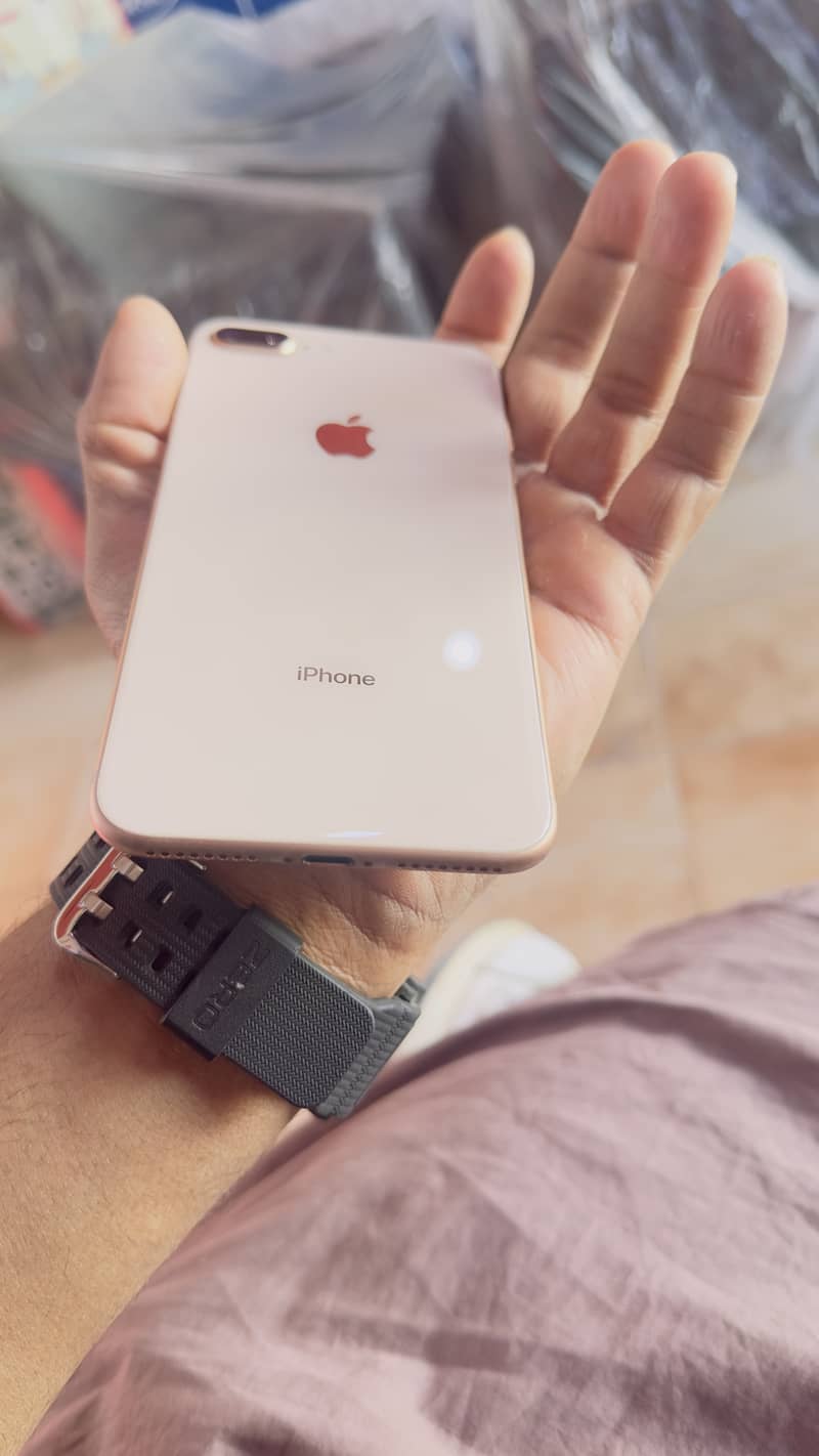 Apple iPhone 8 Plus 11