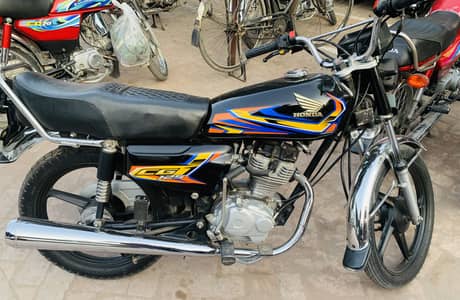 Honda cg 125 for sale in mint condition.