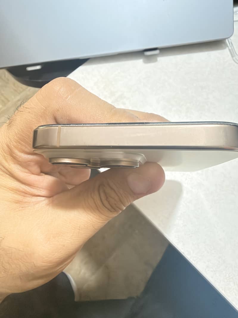 Apple iPhone 16 Pro Max 3