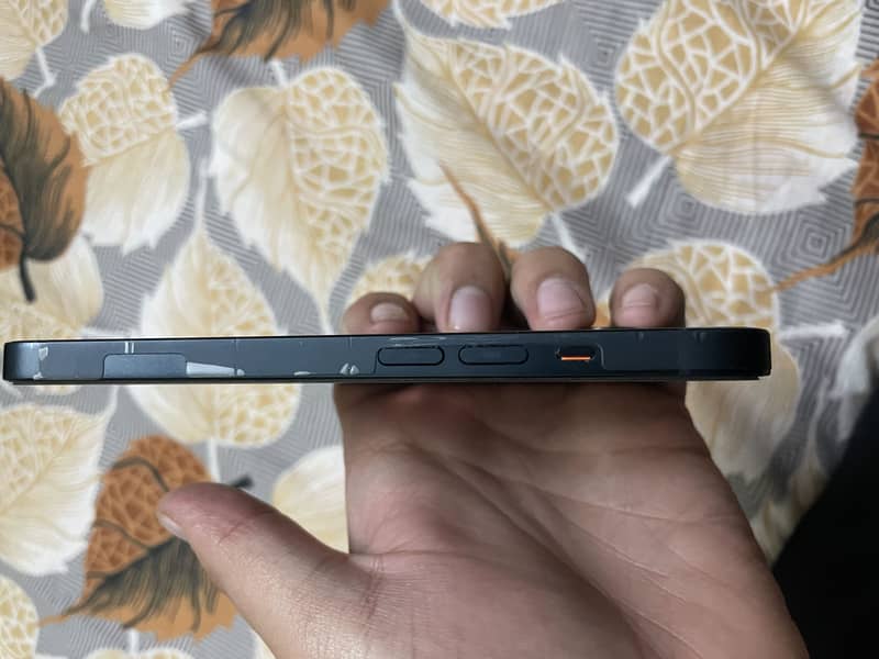 Apple iPhone 14 3
