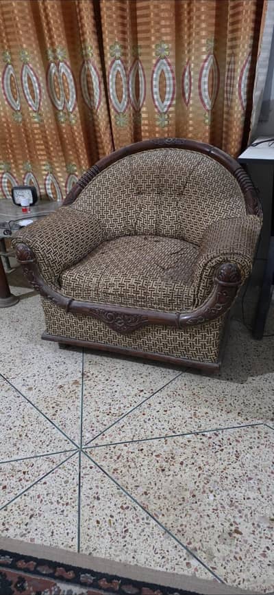 4 seater sofa for sell