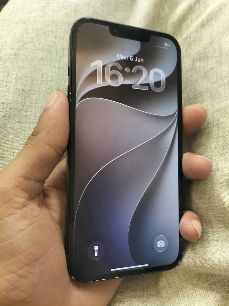 Apple iPhone 13 3