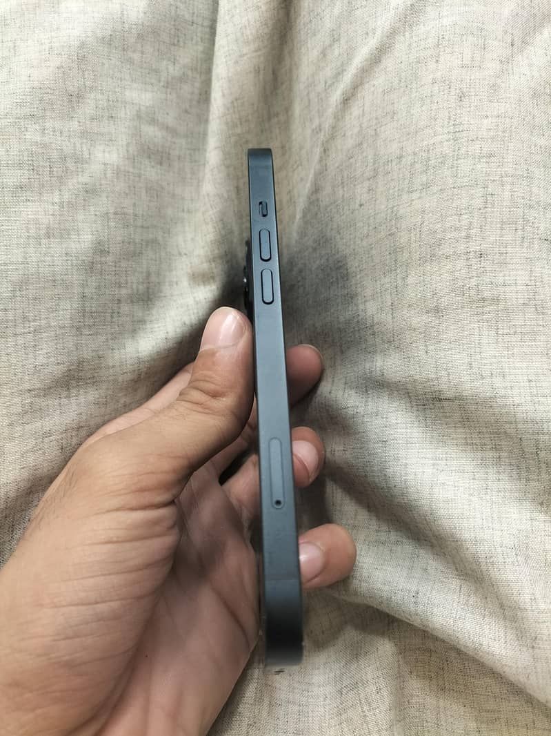 Apple iPhone 13 4