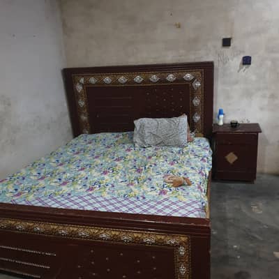 Bed with matress spring wala with one side tabel bed 1year used only