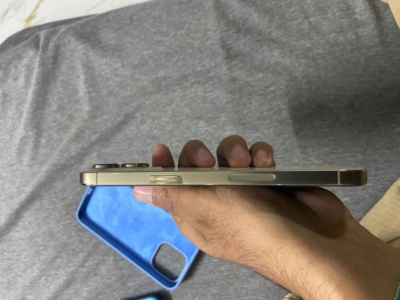 Apple iPhone 14 Pro Max 4