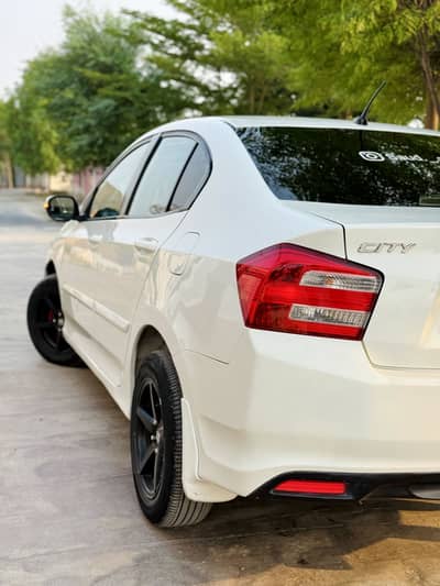 Honda City 2017 totally genuine brand new