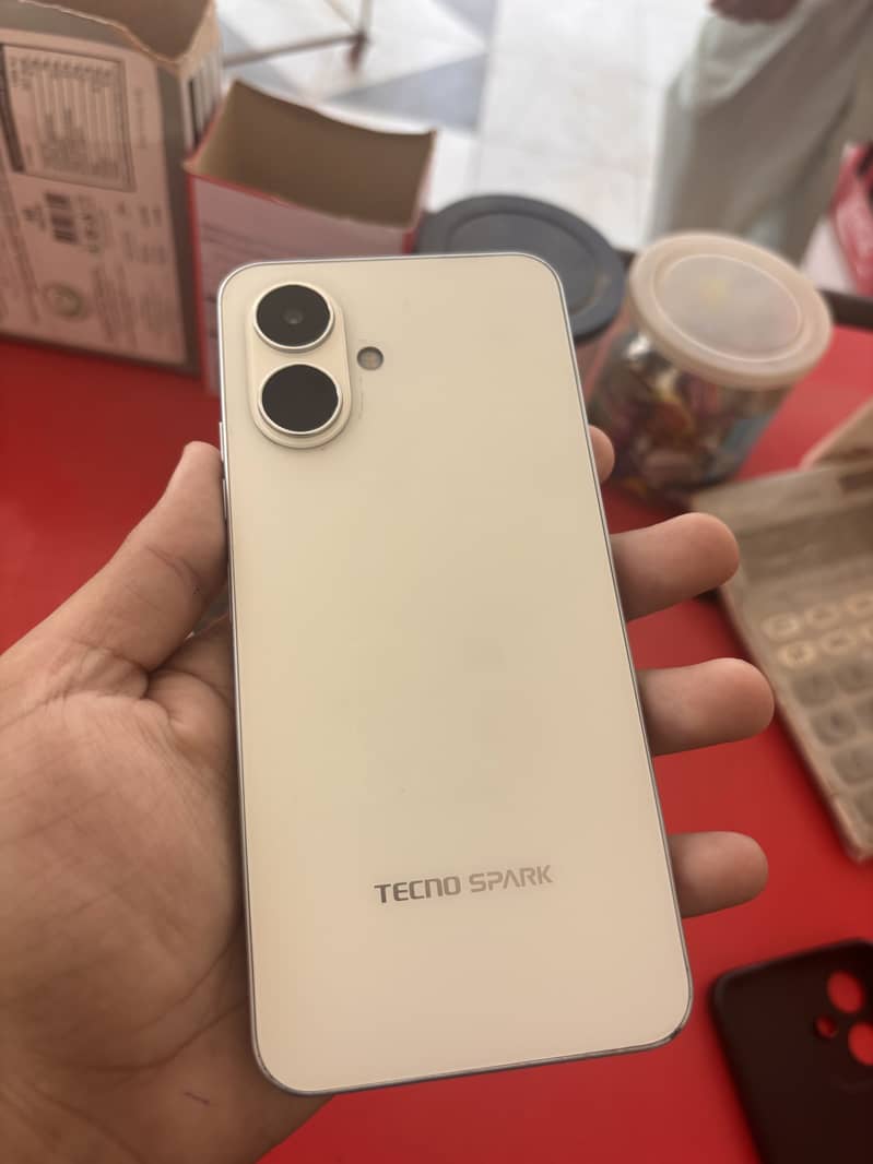 Tecno Spark Go 2 5