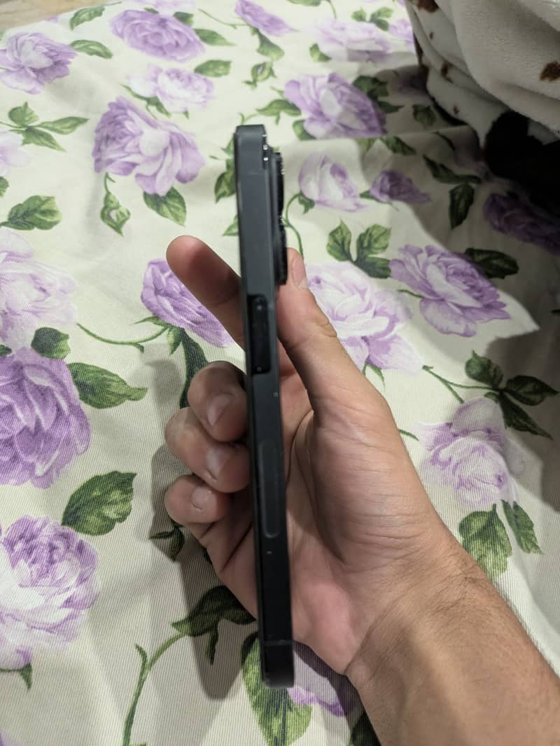 Apple iPhone 14 Pro 2