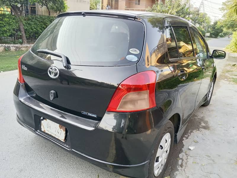 Toyota Vitz 2011 4