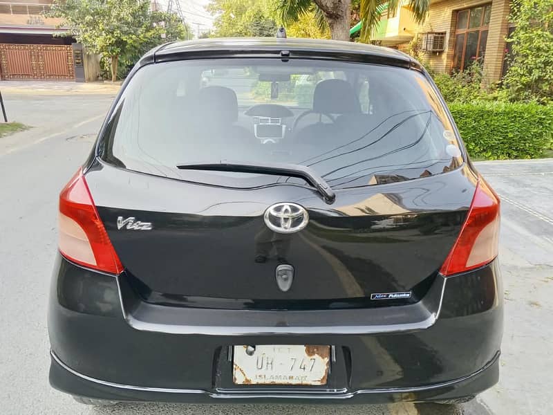 Toyota Vitz 2011 5