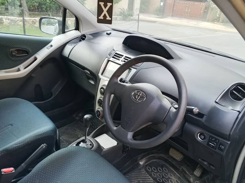 Toyota Vitz 2011 6