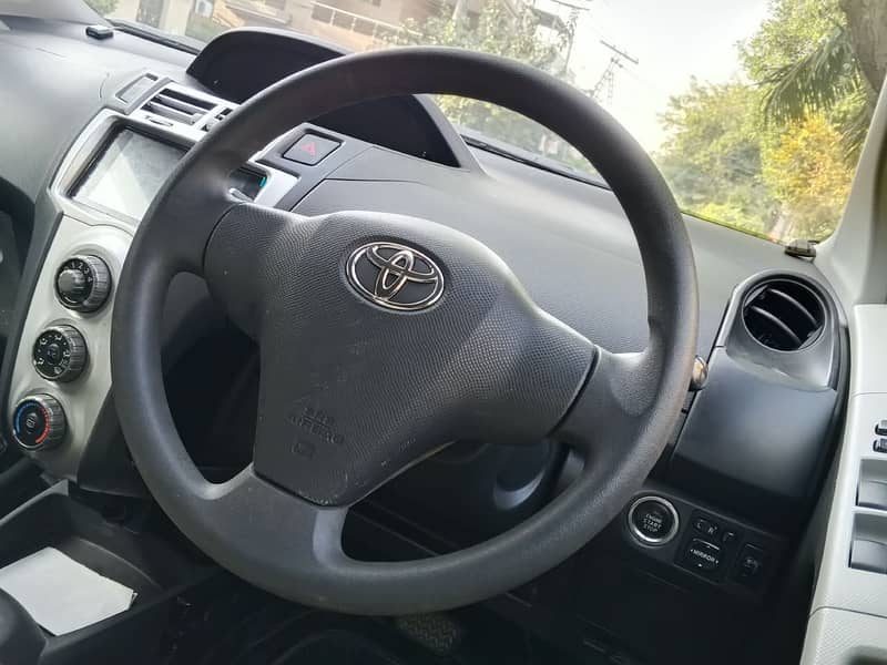 Toyota Vitz 2011 7