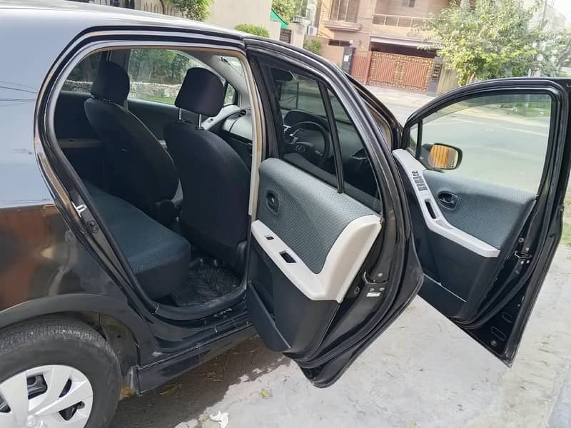 Toyota Vitz 2011 10