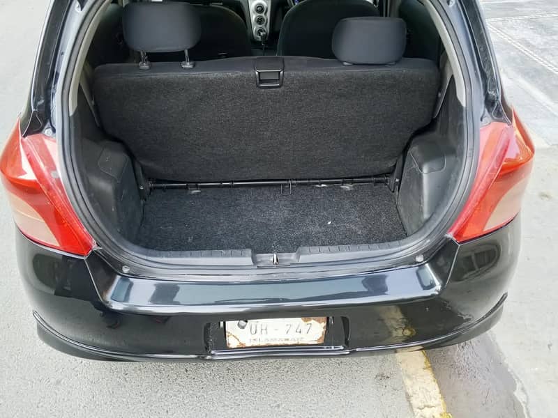 Toyota Vitz 2011 16