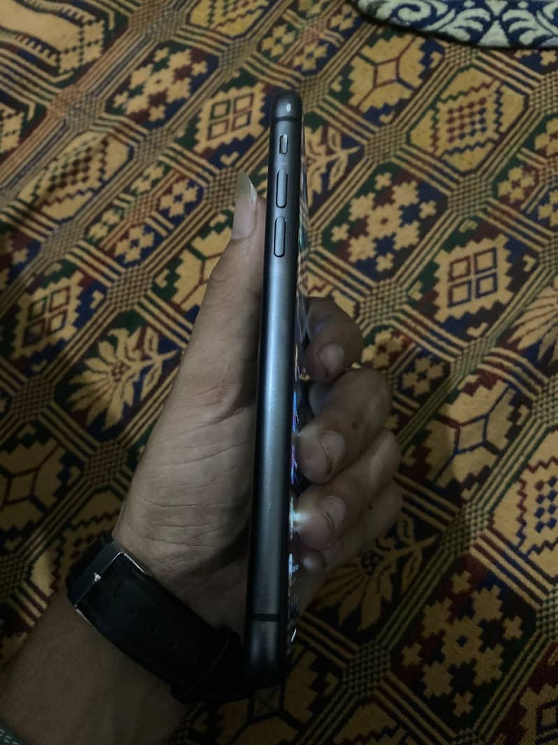 Apple iPhone 11 3