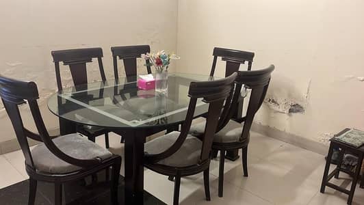Dining table set with 6 vintage chairs