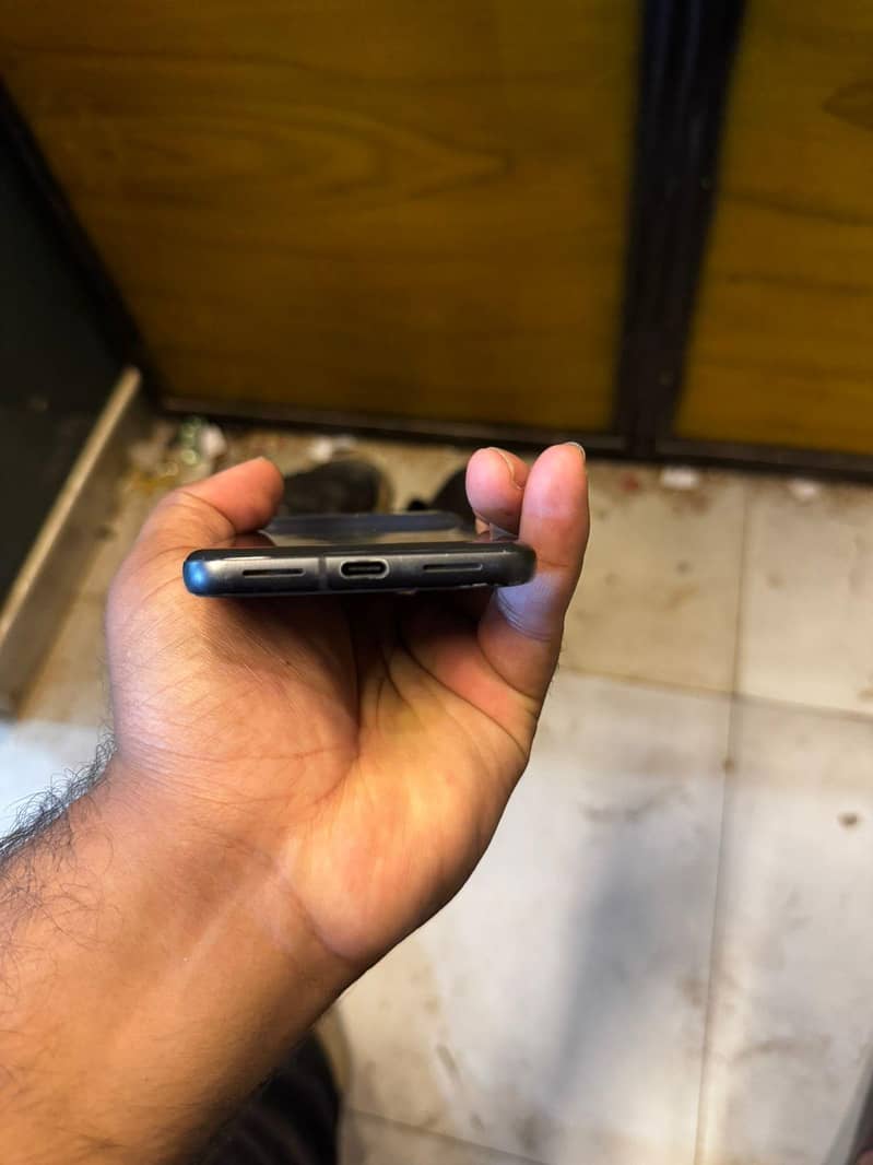 Google Pixel 8 4