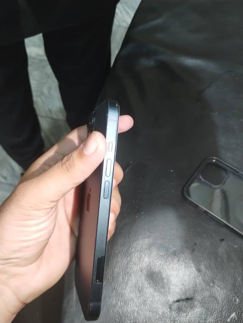 Apple iPhone 13 1