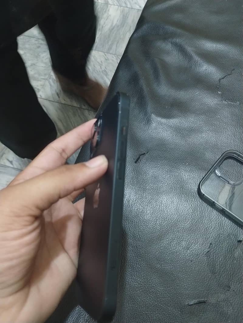 Apple iPhone 13 4