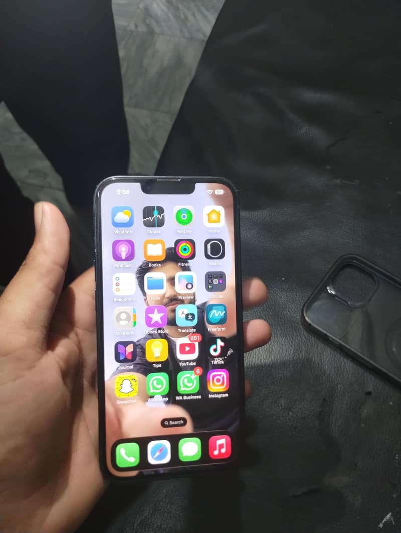 Apple iPhone 13 5