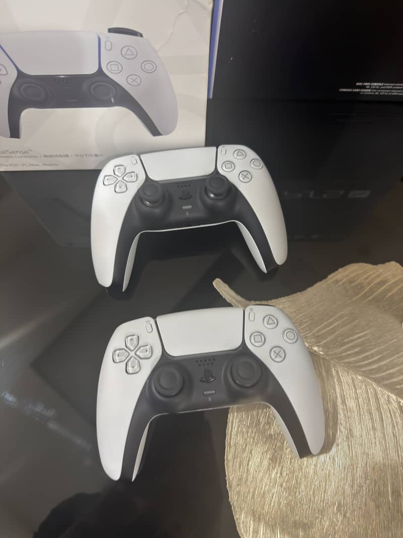 Ps 5 Pro 2TB With 2 Controllers 4