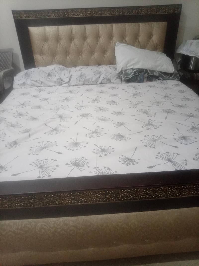 king size bed 0