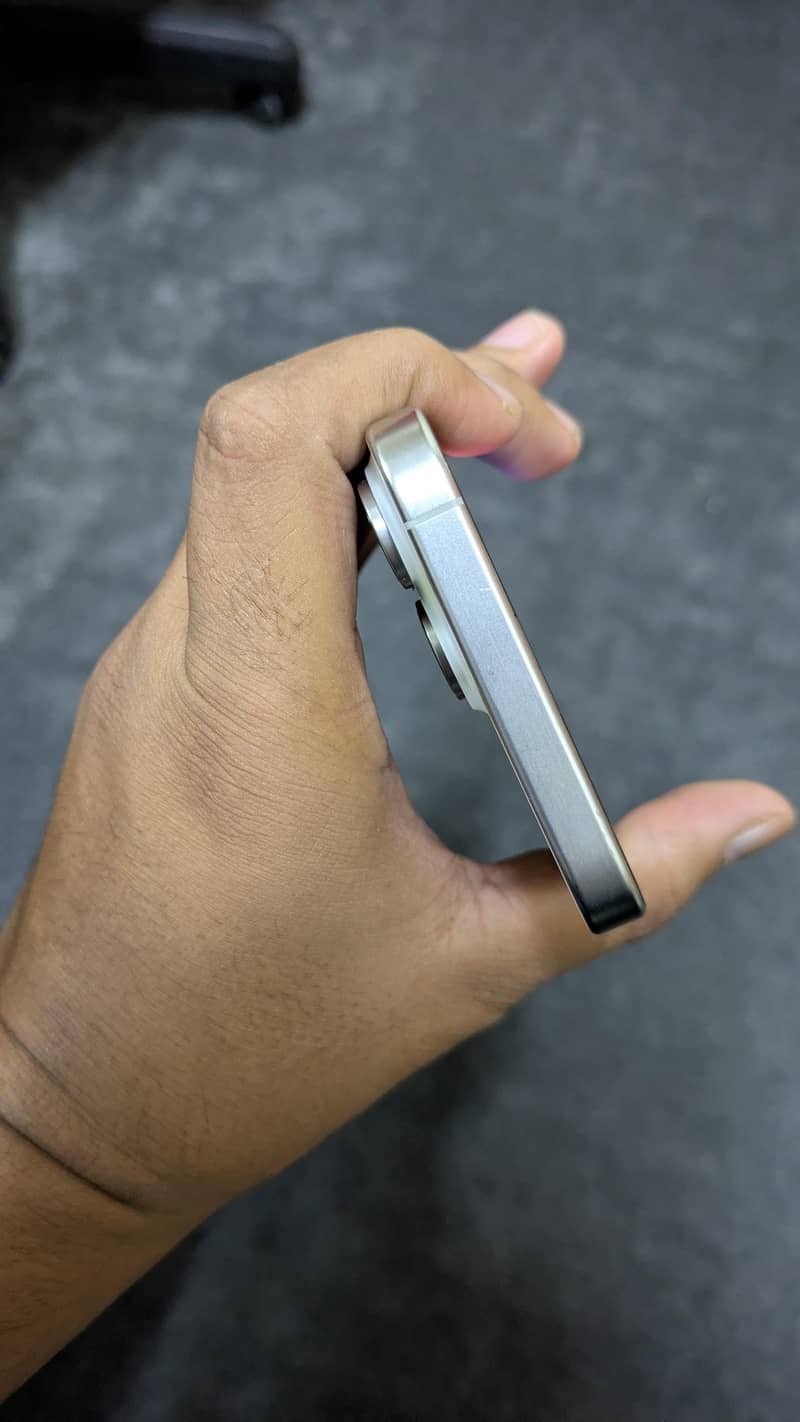 Apple iPhone 15 Pro Max 2