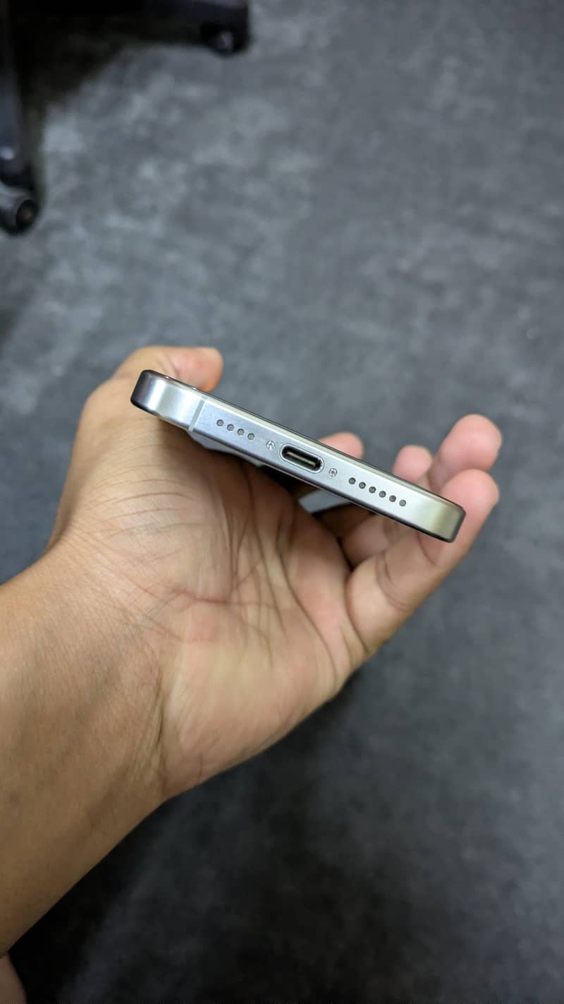 Apple iPhone 15 Pro Max 5