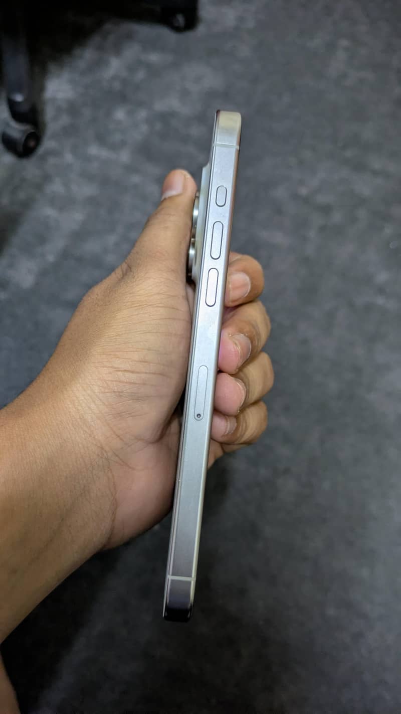 Apple iPhone 15 Pro Max 6