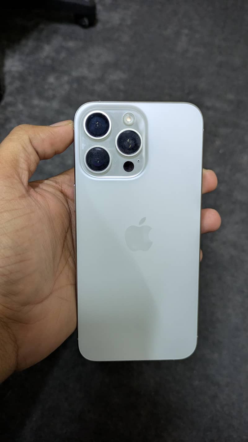 Apple iPhone 15 Pro Max 10