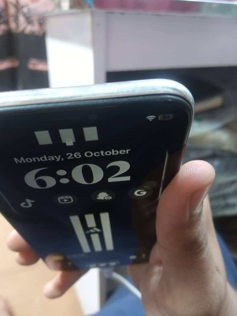Apple iPhone X 4