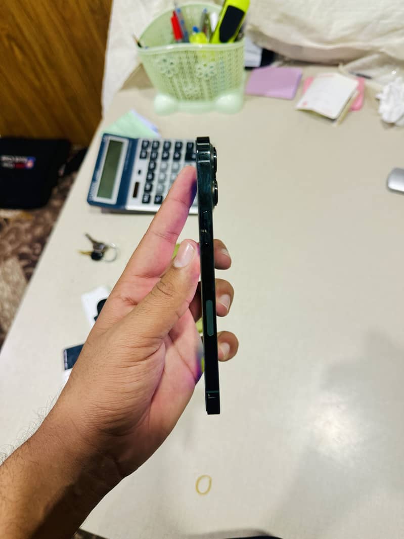Apple iPhone 13 Pro Max 4