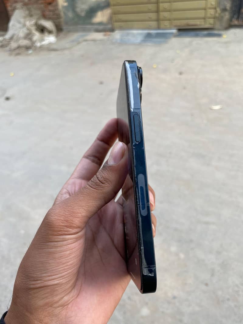 Apple iPhone 14 4