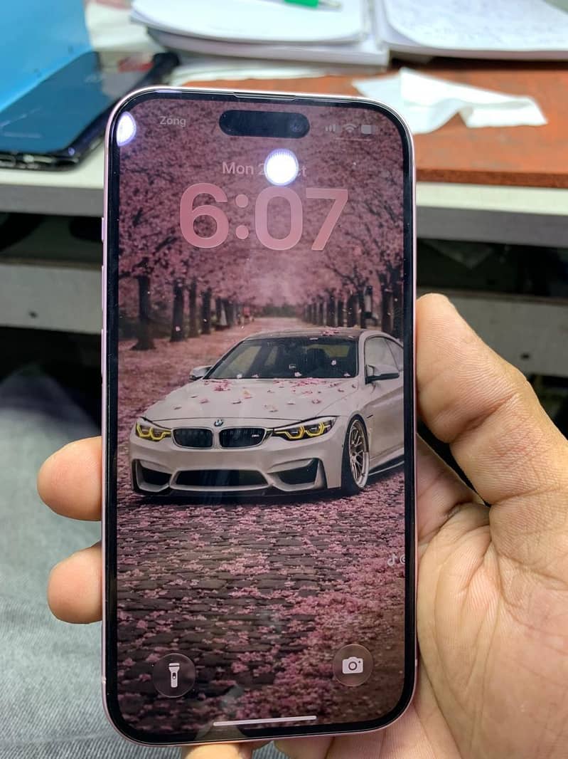 Apple iPhone 15 3