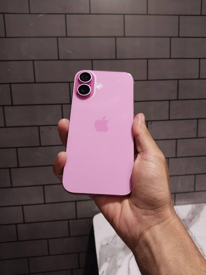 Apple iPhone 16 8