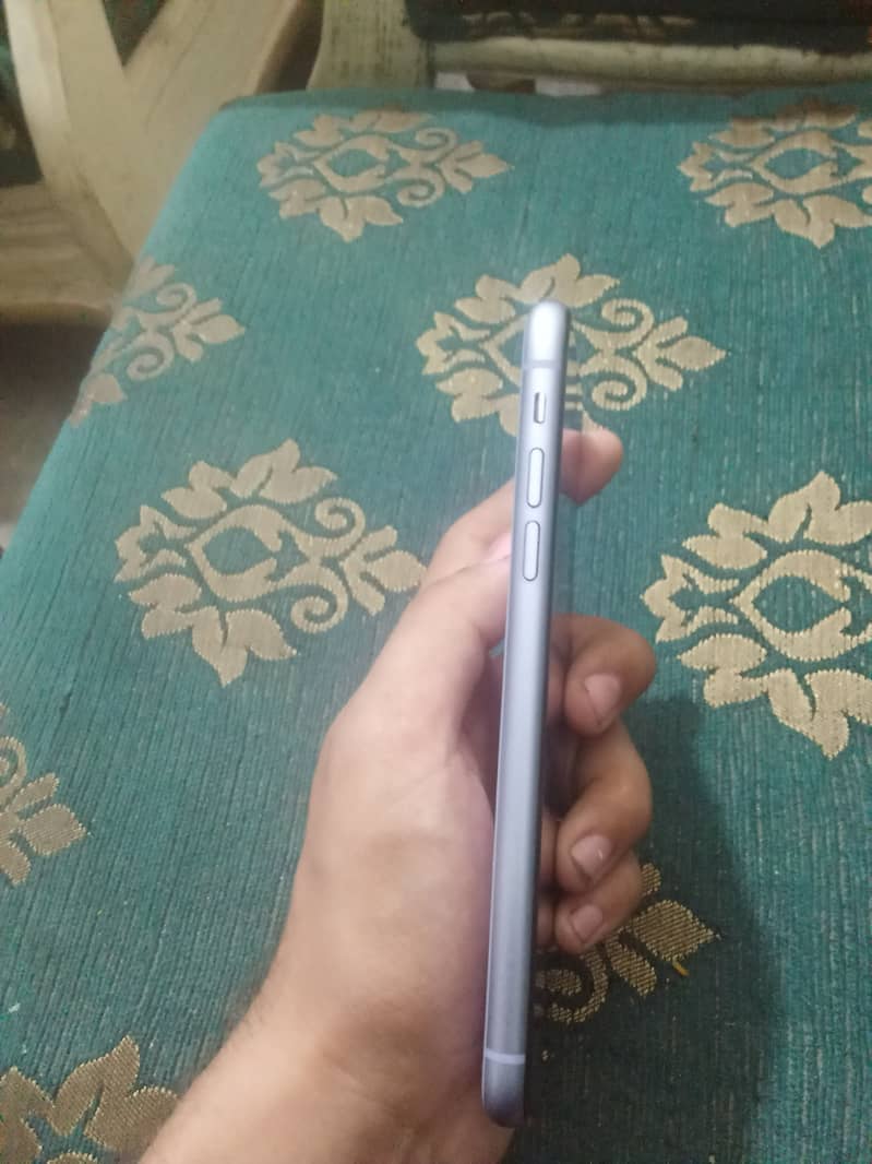Apple iPhone 11 3