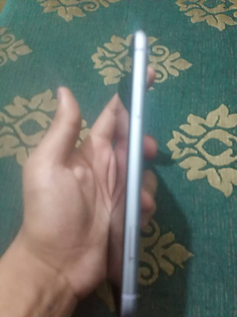 Apple iPhone 11 4