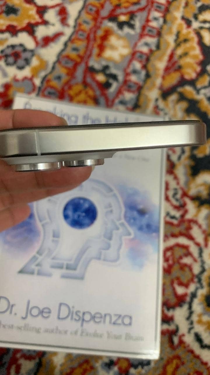 Apple iPhone 16 Pro Max 6