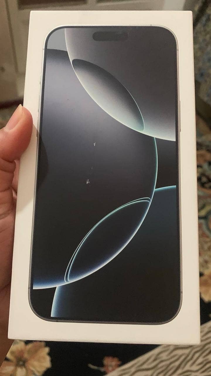 Apple iPhone 16 Pro Max 8