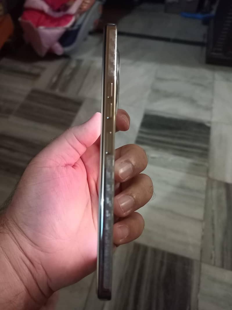 Tecno CAMON 30 7