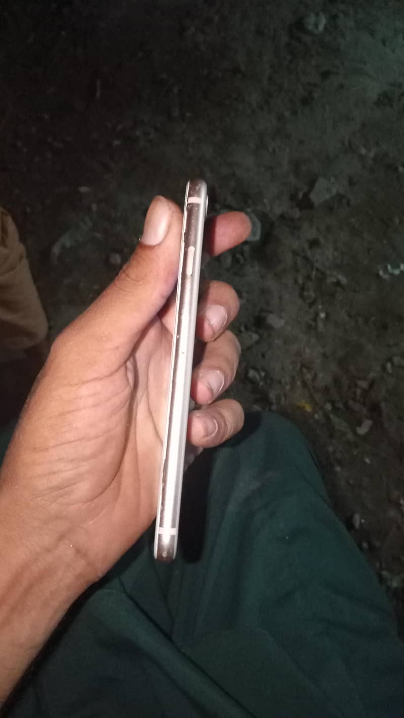 Apple iPhone 8 1