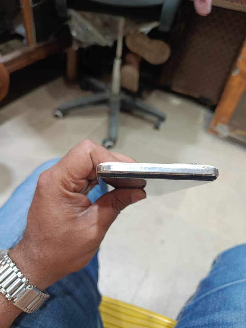 Tecno camon 18p 9