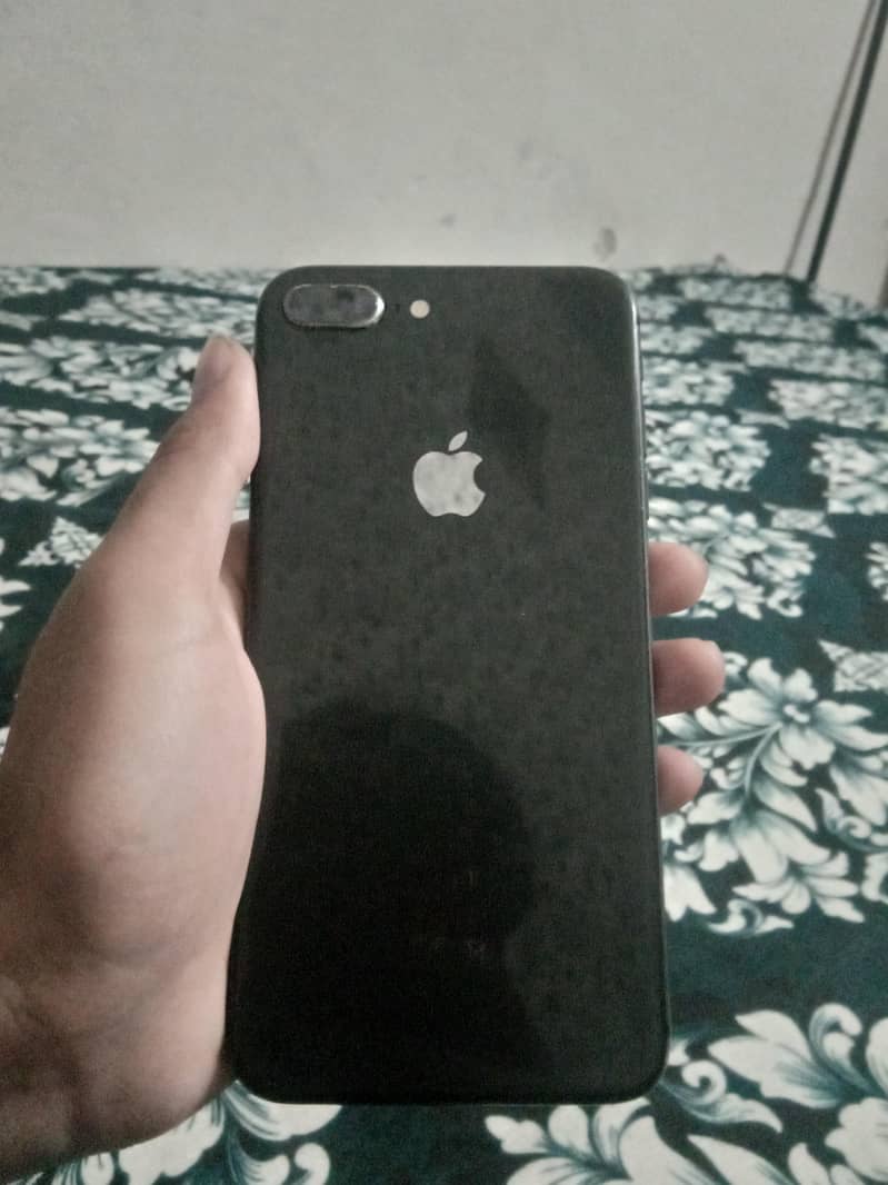 Apple iPhone 8 Plus 1